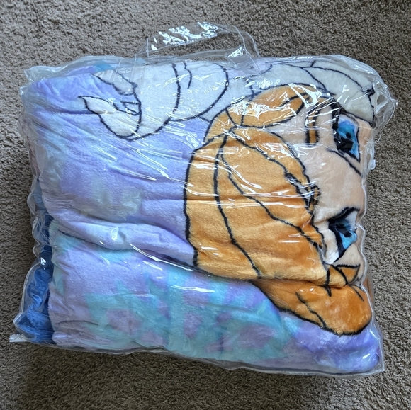 Frozen Blanket Plush Large - Picture 2 of 2